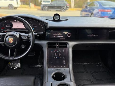 Used 2022 Porsche Taycan GTS image 21