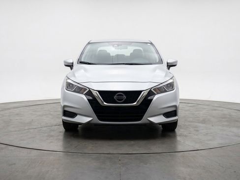 Used 2025 Nissan Versa SV FWD image 2