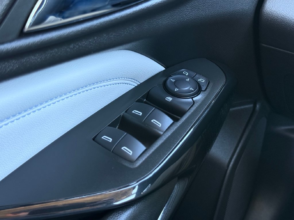 Used 2025 Chevrolet Trax LT FWD image 6