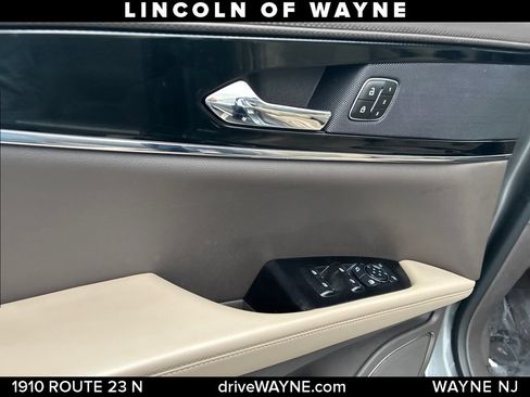 Used 2023 Lincoln Nautilus Reserve AWD/4WD image 14