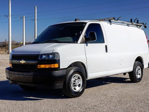 Used 2021 Chevrolet Express 2500 w/ Enhanced Convenience Package image 3