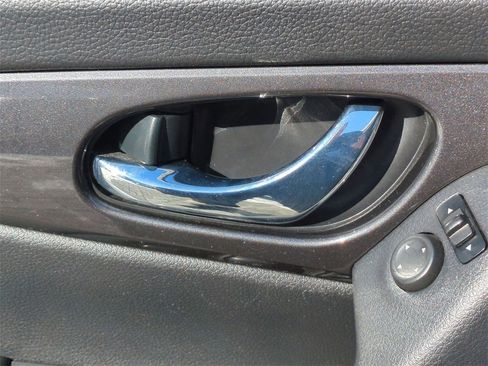 Used 2020 Nissan Rogue SV w/ Sun & Sound Touring Package image 11