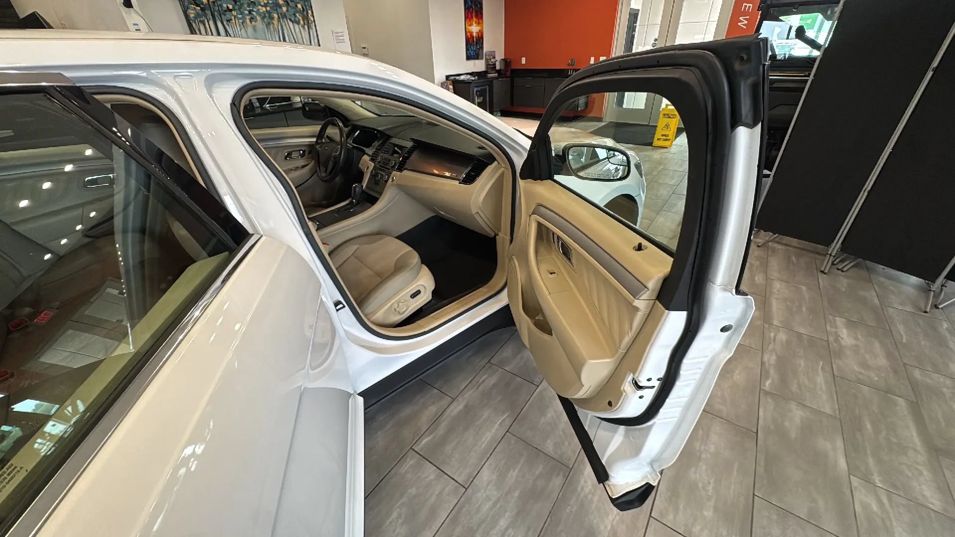 Used 2016 Ford Taurus SEL FWD image 18