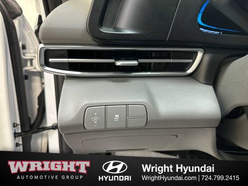 Certified 2025 Hyundai Elantra Sport image 23