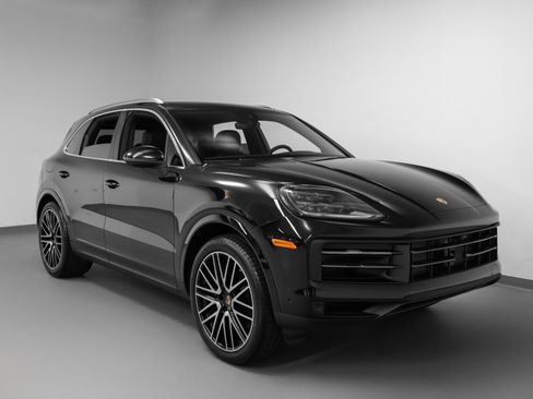 Certified 2025 Porsche Cayenne image 10