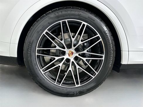 Certified 2026 Porsche Cayenne Coupe AWD/4WD image 13