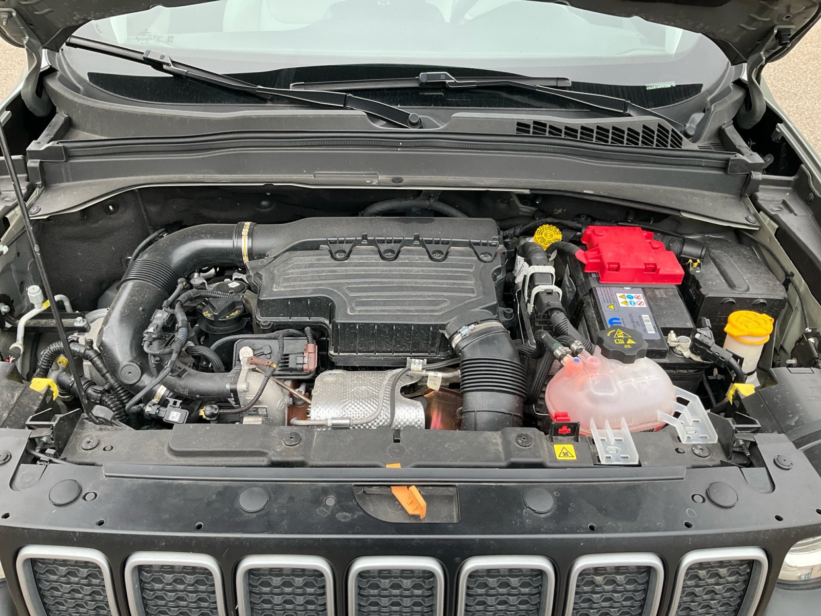 Used 2022 Jeep Renegade Latitude AWD/4WD image 29