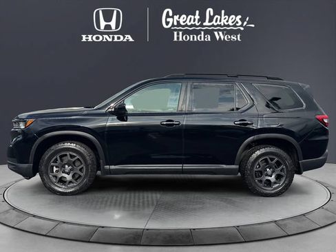 Used 2024 Honda Pilot TrailSport image 2