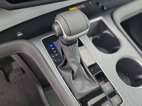 Used 2025 Toyota Sienna XLE FWD image 25