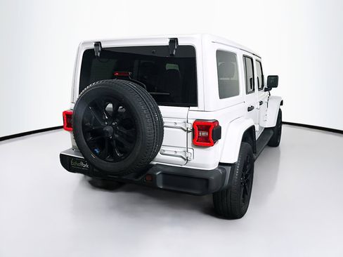 Used 2022 Jeep Wrangler Unlimited Sahara w/ Cold Weather Group AWD/4WD image 9