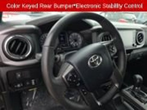 Used 2020 Toyota Tacoma TRD Off-Road w/ Technology Package image 8