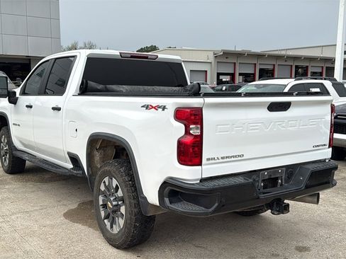 Used 2024 Chevrolet Silverado 2500 Custom w/ Custom Value Package image 3