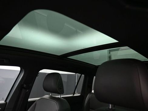 Used 2022 Volkswagen Tiguan SE R-Line image 28