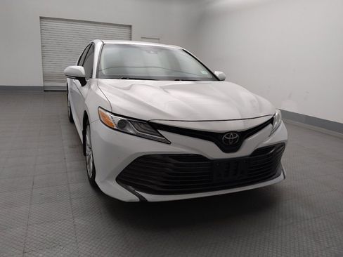 Used 2018 Toyota Camry XLE FWD image 14