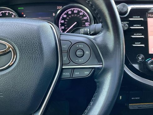 Used 2020 Toyota Camry XLE image 25