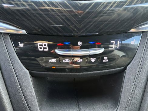 Used 2022 Cadillac XT6 Premium Luxury w/ LPO, Floor Liner Package image 34