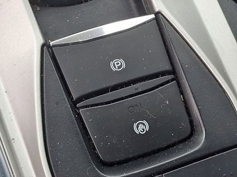 Used 2022 Ford Explorer XLT w/ Equipment Group 202A image 26