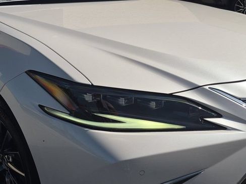 Used 2024 Lexus ES 300h w/ Accessory Package (Z1) FWD image 10