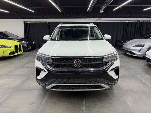 Used 2023 Volkswagen Taos SE w/ Panoramic Sunroof Package image 10