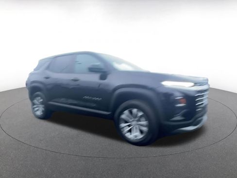 Used 2025 Chevrolet Equinox LT image 2