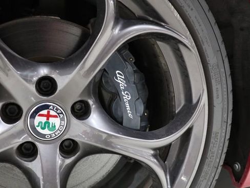 Used 2017 Alfa Romeo Giulia Ti w/ TI 19" Sport Package AWD/4WD image 10