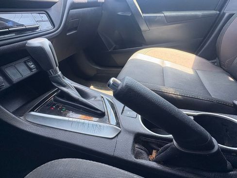 Used 2018 Toyota Corolla LE image 23