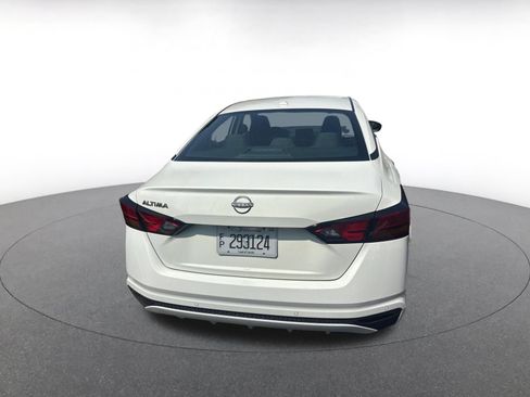 Used 2025 Nissan Altima 2.5 SV FWD image 5