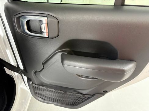 New 2026 Jeep Gladiator Sport AWD/4WD image 17