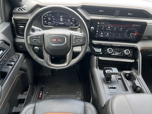 Used 2025 GMC Sierra 1500 AT4 w/ Technology Package AWD/4WD image 31