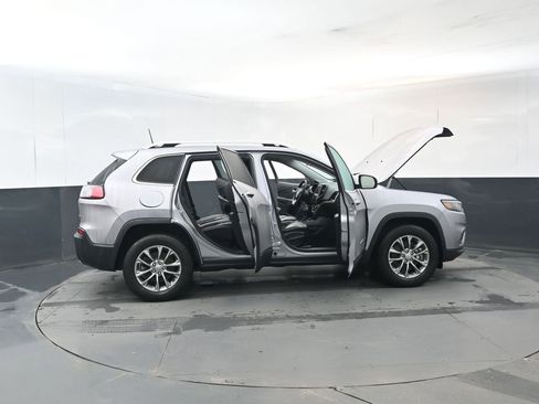 Used 2019 Jeep Cherokee Latitude Plus w/ Cold Weather Group image 30