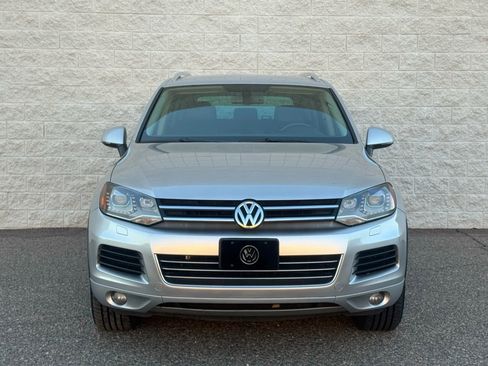Used 2012 Volkswagen Touareg Sport image 2