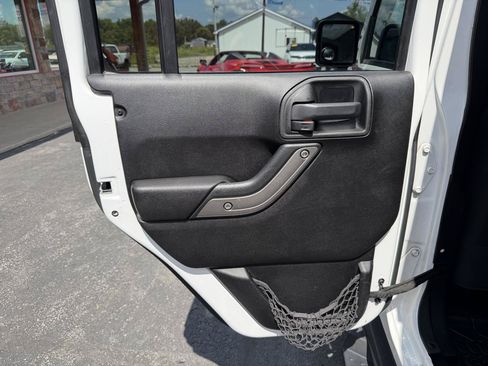 Used 2014 Jeep Wrangler Unlimited Sport w/ Quick Order Package 24S AWD/4WD image 16