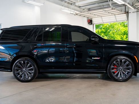 Used 2025 Cadillac Escalade V image 7