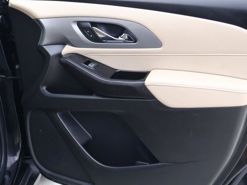 Used 2023 Chevrolet Traverse LS image 16