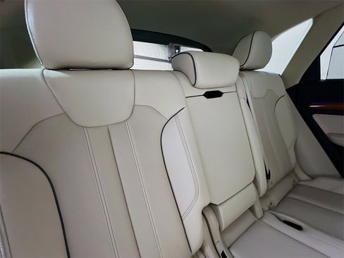 Used 2023 Audi Q5 2.0T Prestige w/ Prestige Package image 28