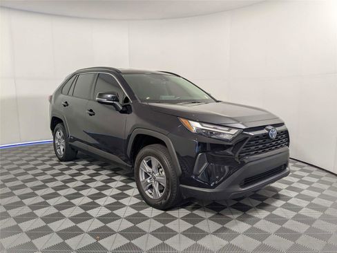 Used 2024 Toyota RAV4 LE AWD/4WD image 3