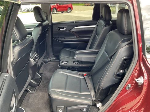 Used 2017 Toyota Highlander XLE AWD/4WD image 31