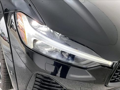 Certified 2024 Volvo XC60 B5 Ultimate w/ Protection Package Premier AWD/4WD image 38