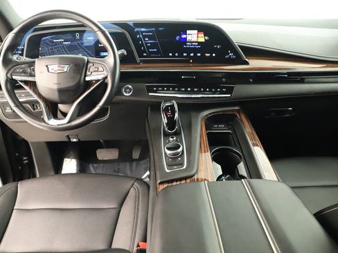 Used 2024 Cadillac Escalade Luxury AWD/4WD image 18