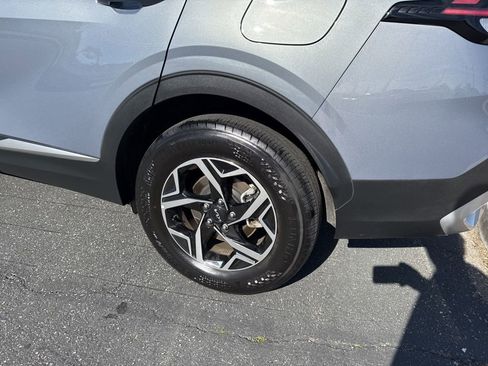 Used 2025 Kia Sportage LX image 9