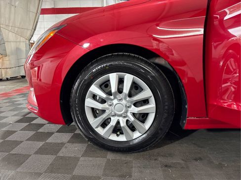 Used 2019 Hyundai Elantra SE image 17