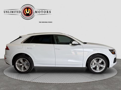 Used 2023 Audi Q8 Premium w/ Convenience Package AWD/4WD image 3