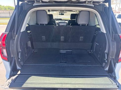 Used 2025 Ford Expedition Platinum AWD/4WD image 6