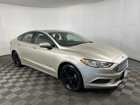 Used 2018 Ford Fusion S image 3