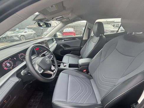 Used 2026 Volkswagen Tiguan SE AWD/4WD image 22