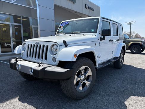 Certified 2017 Jeep Wrangler Unlimited Sahara w/ Connectivity Group image 3