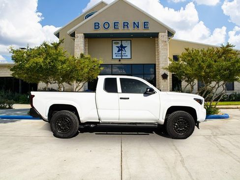 Used 2025 Toyota Tacoma SR image 6