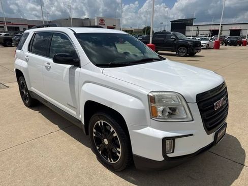 Used 2017 GMC Terrain SLT w/ Open Road Package FWD image 2
