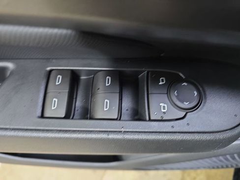 New 2026 Chevrolet Equinox EV LT image 28