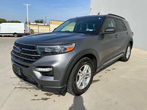 Used 2021 Ford Explorer XLT w/ Equipment Group 202A RWD image 3